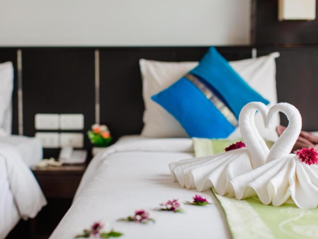 Azure Bangla Phuket Hotel Patong Buitenkant foto