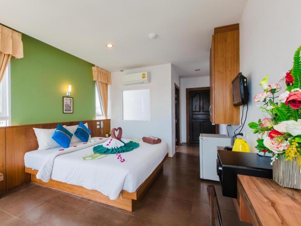 Azure Bangla Phuket Hotel Patong Buitenkant foto