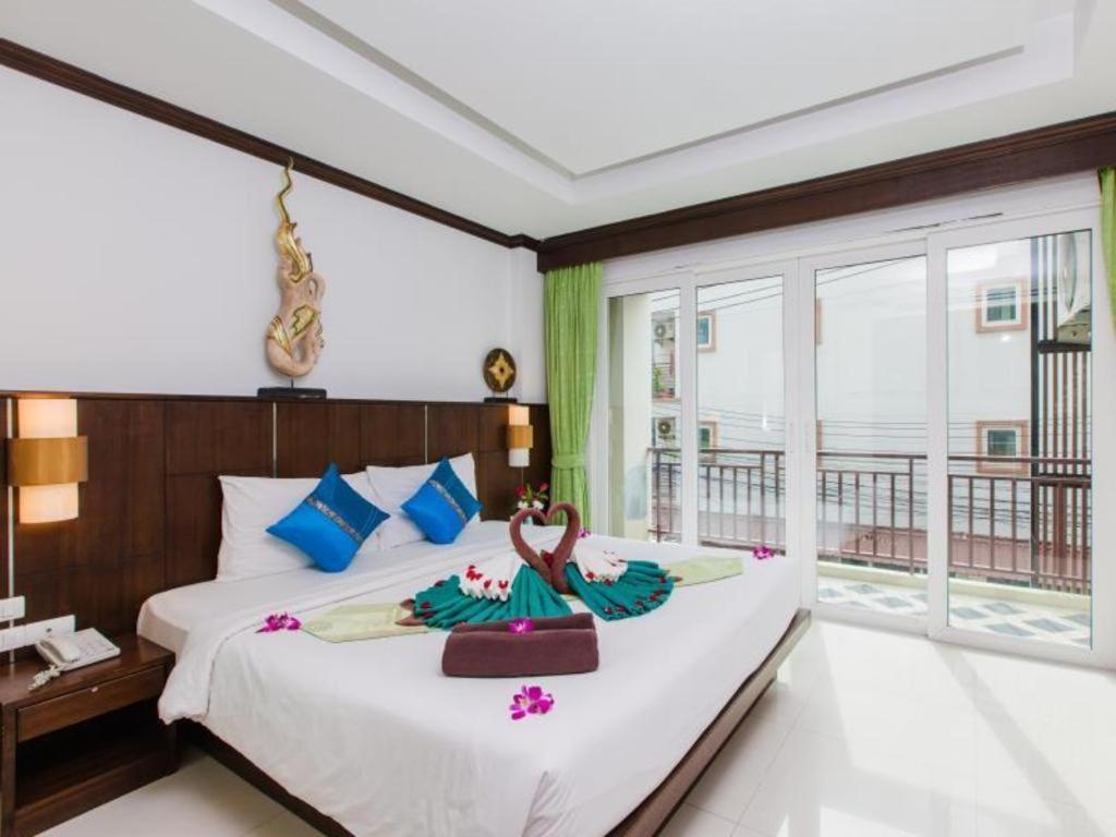 Azure Bangla Phuket Hotel Patong Buitenkant foto