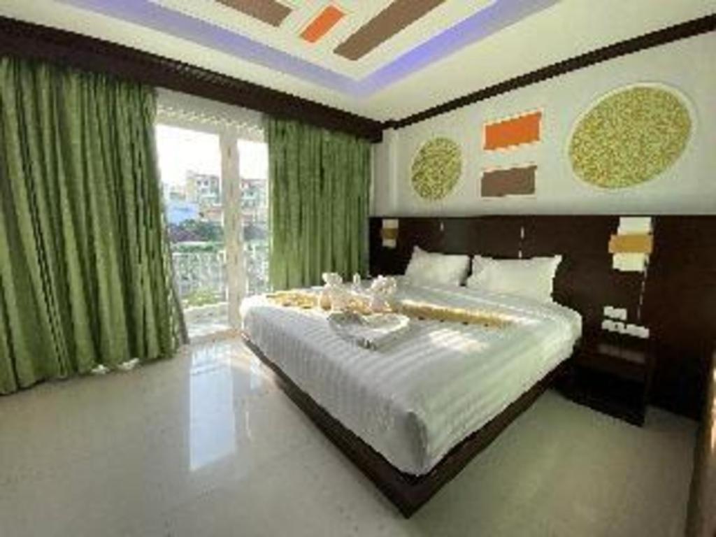 Azure Bangla Phuket Hotel Patong Buitenkant foto