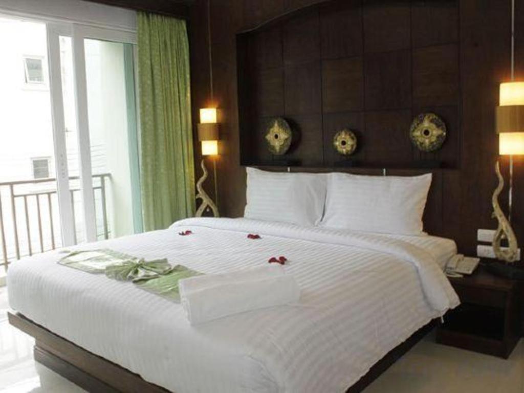 Azure Bangla Phuket Hotel Patong Buitenkant foto