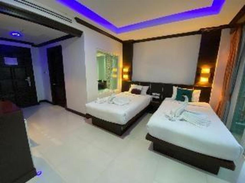 Azure Bangla Phuket Hotel Patong Buitenkant foto